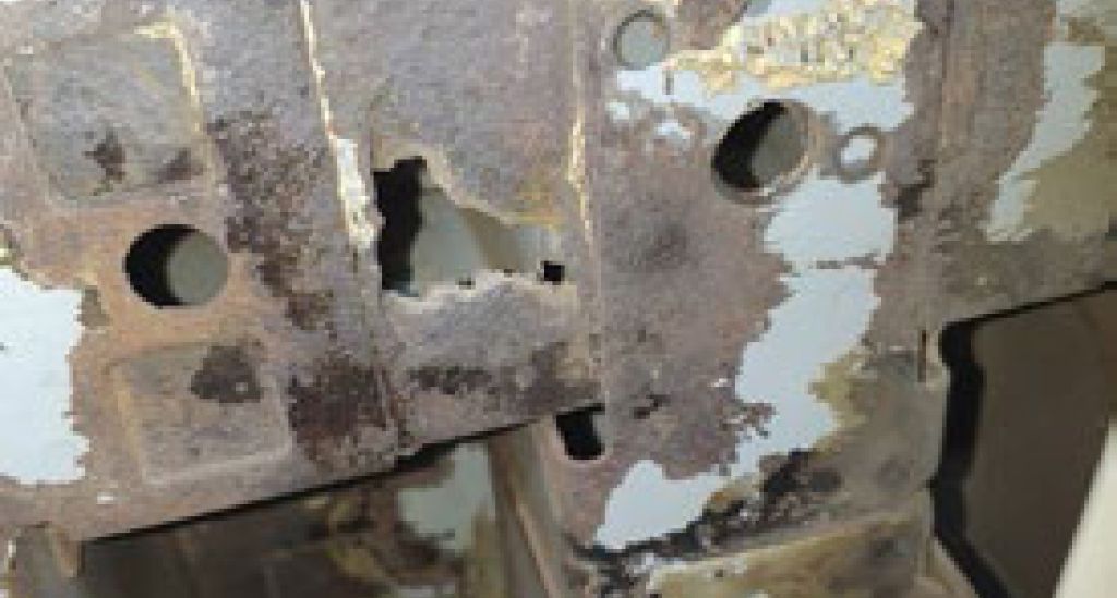 FAHRZEUG NACH 6 JAHREN – Starke Durchrostungen schon nach ver- gleichsweise kurzer Zeit. Solche Scha- densbilder sind nicht die Regel, kommen aber vor.