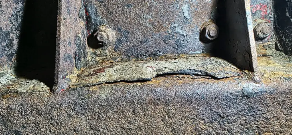 Massive Schichtentrennung und Materialabbau
