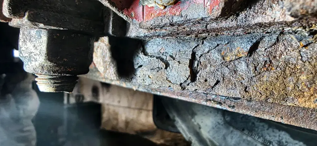 Rahmenbereich mit starker Schichtbildung