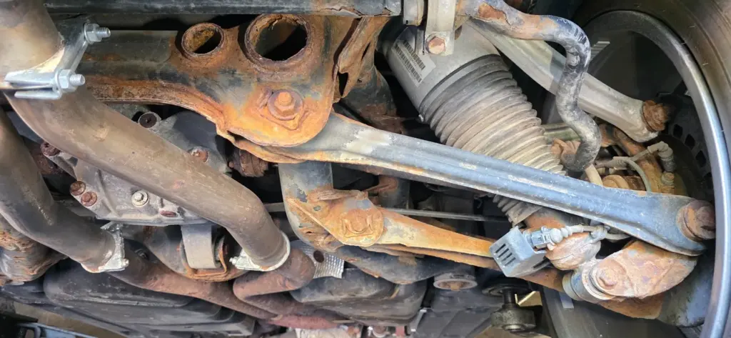 Unterboden und Fahrwerk – Korrosion an mehreren Bauteilen im Überblick